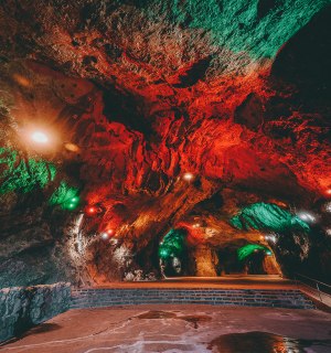 Illuminationen in der Balver Höhle im Sauerland, © Johannes Höhn