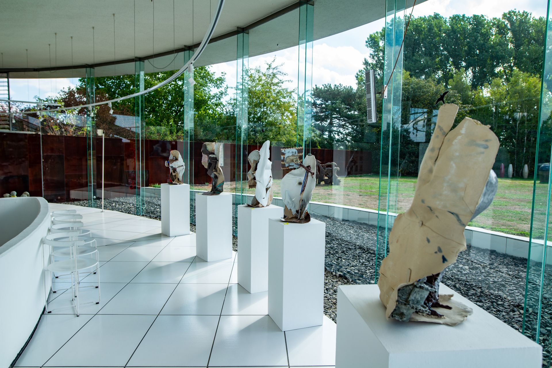 Im KERAMION finden regelmäßig Wechselausstellungen einen Platz. Im Bild zu sehen ist die Gemeinschaftsausstellung des Frechener Keramikpreises 2018