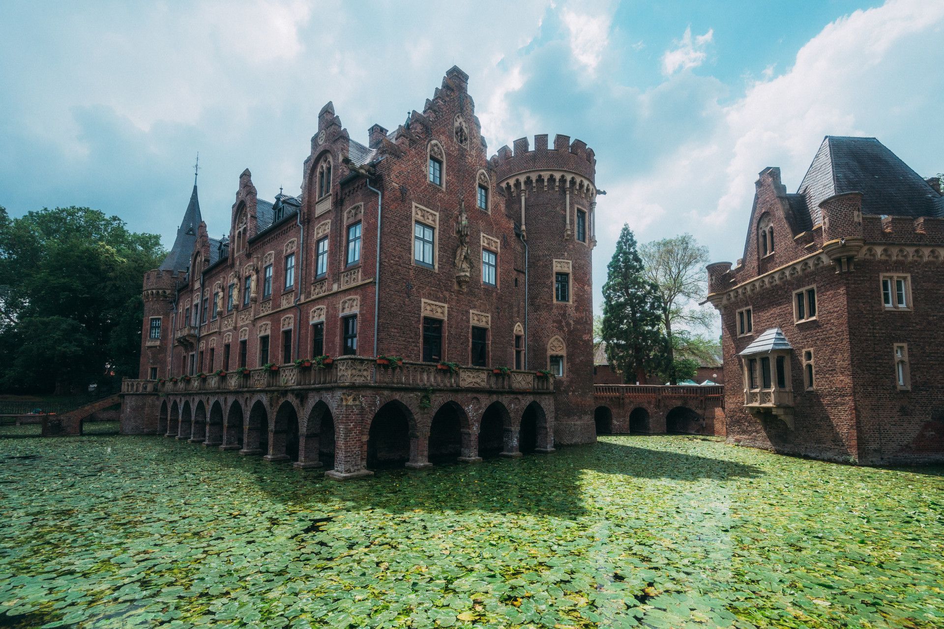 Schloss Paffendorf in Bergheim mit Wassergraben