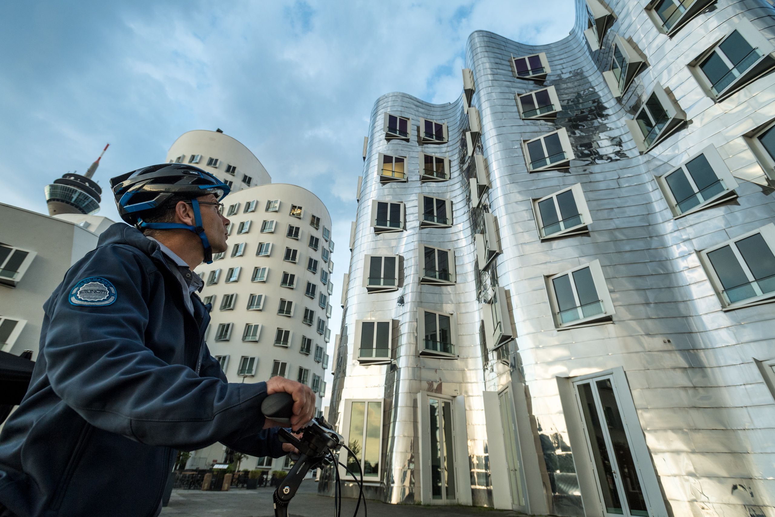 Radfahrer am Medienhafen, Düsseldorf