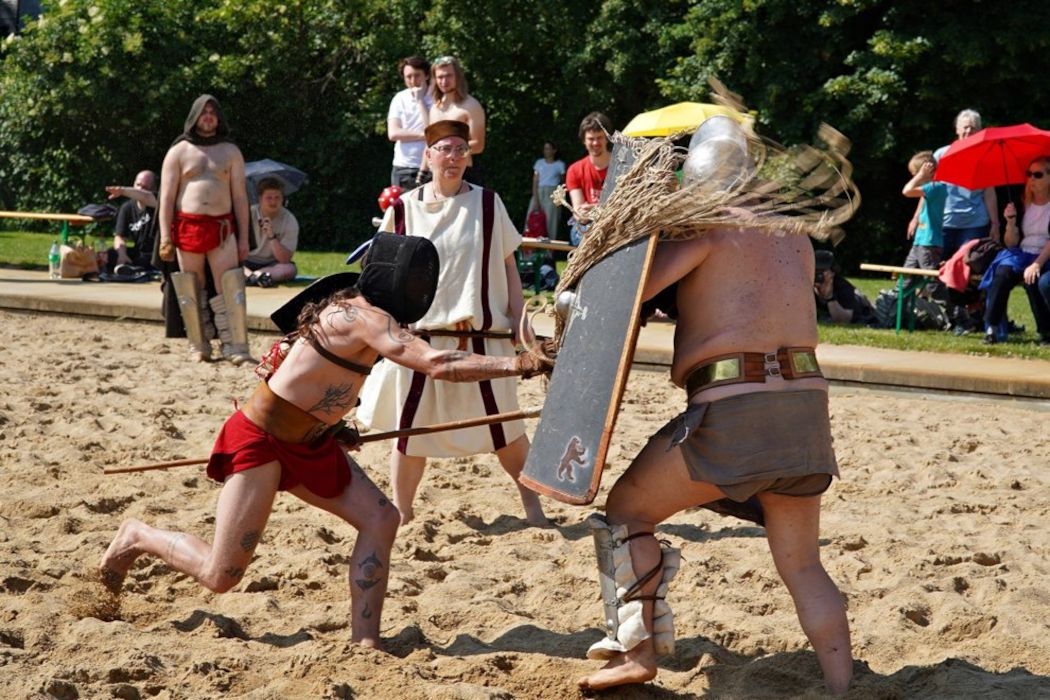 Gladiatorenkämpfe der Gruppe Gladiatoren Berolinenses sorgen für Staunen