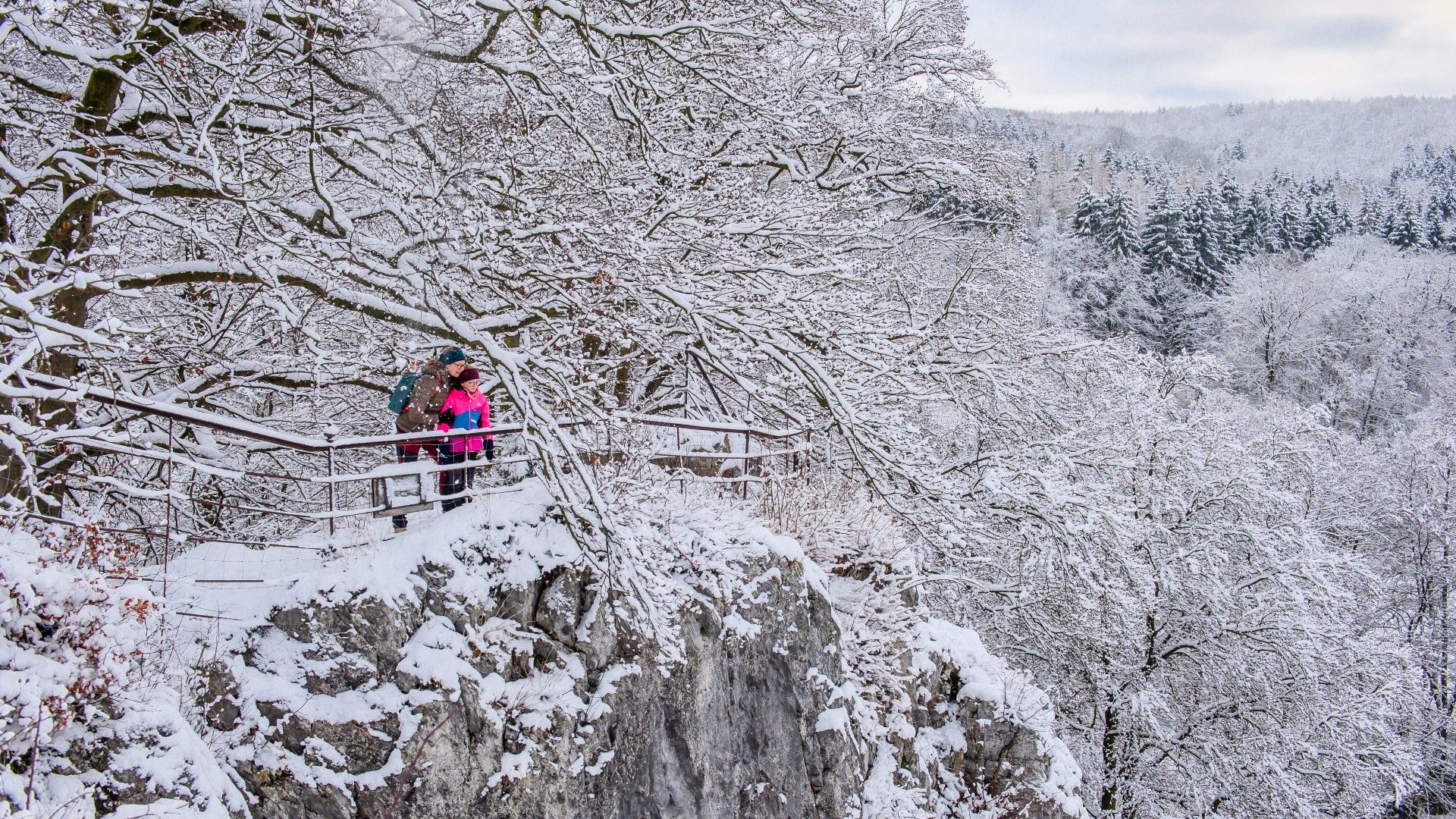 Familie beim Winterwandern im Sauerland, © Sauerland Tourismus, Klaus-Peter Kappest