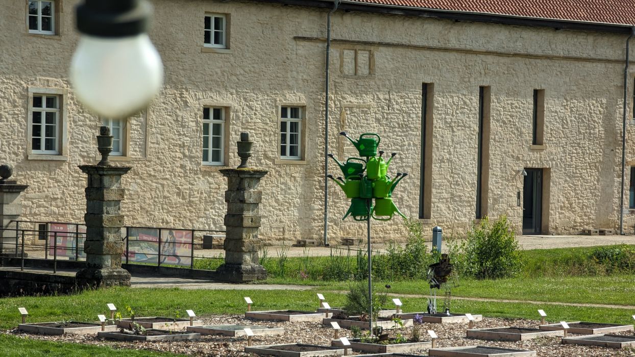 Die Plastik Flurbereinigung von Catharina und Dietmar Wagner stammt aus dem Jahr 2024