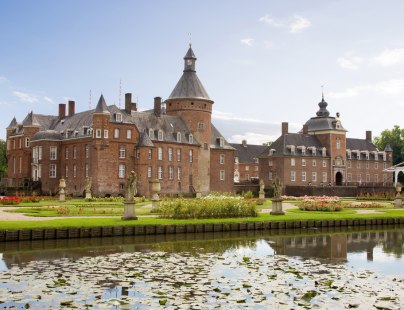 Schloss Anholt gilt als eines der größten und schönsten Wasserschlösser des Münsterlands, © Andreas Lechtape