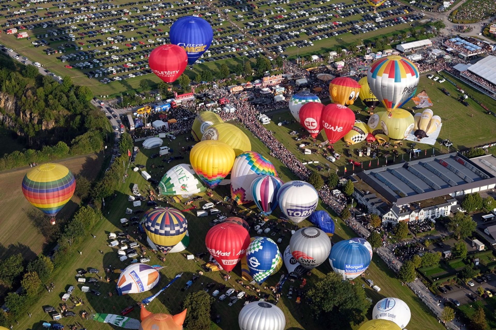 Bis zu 14 Massenstarts sorgen bei der Warsteiner Internationalen Montgolfiade für einen gefüllten Himmel