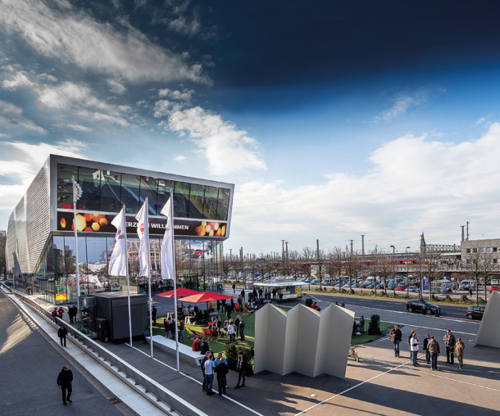 Aussenansicht Deutsches Fußballmuseum Dortmund - direkt am Hauptbahnhof, © Deutsches Fußballmuseum Dortmund