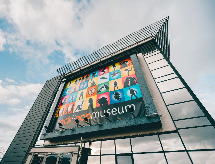 Das rock'n'popmuseum Gronau gibt es seit 2004. Es ist in der einstiegen Turbinenhalle des Textilunternehmens Mathieu van Delden untergebracht