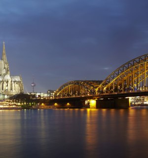 Köln-Panorama bei Nacht, © Dieter Jacobi / KölnTourismus GmbH