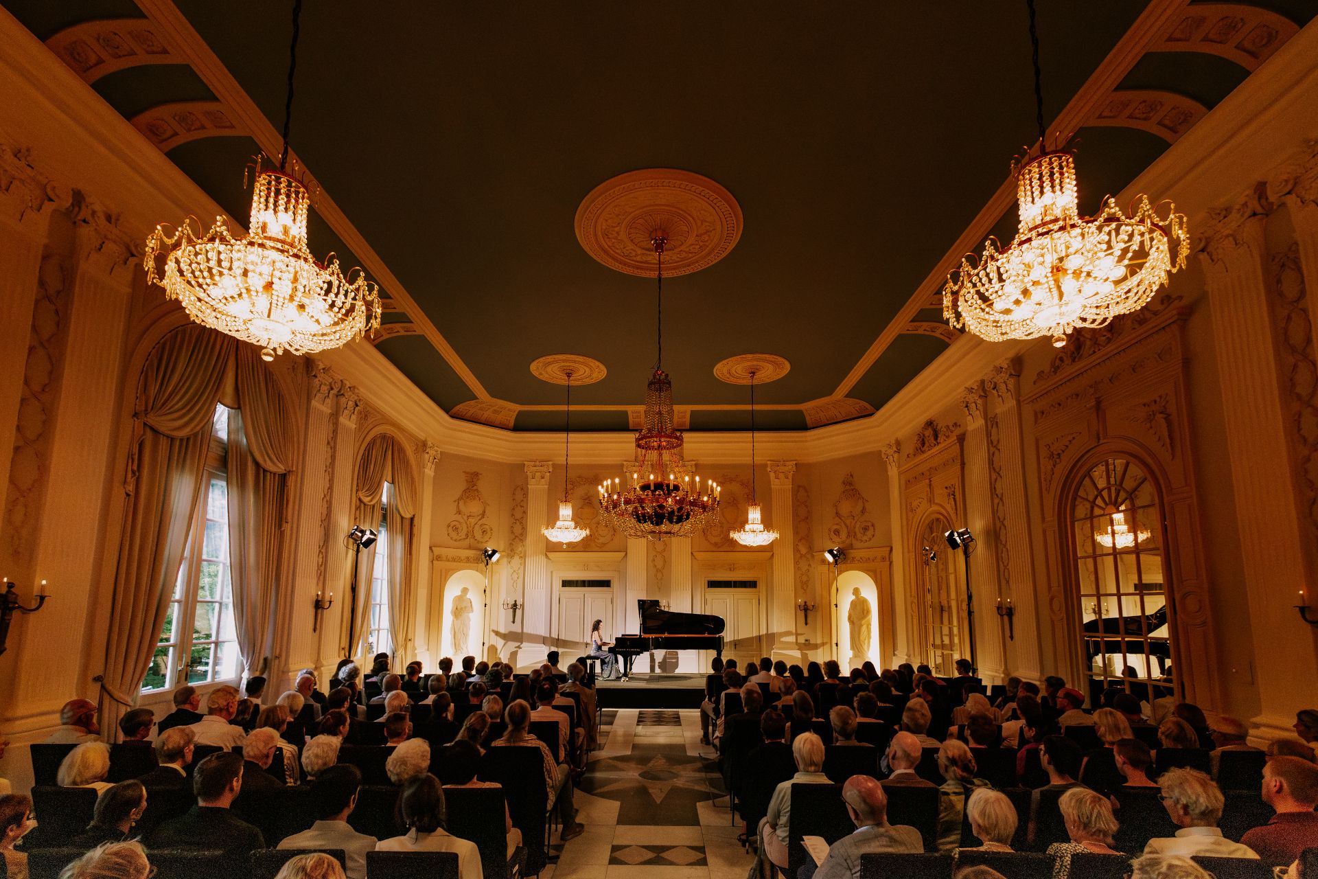 Der Beethovensaal im Ballhaus La Redoute wird für besondere Events des Beethovenfestes genutzt. Er bietet eine einmalige Atmosphäre