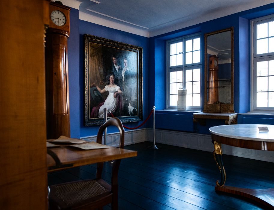 Der blaue Salon im Herrenhaus Cromford besticht heutzutage noch mit originaler Inneneinrichtung