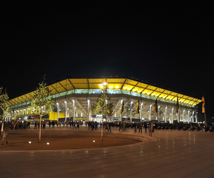 Tivoli Stadion Aussenansicht bei Nacht, © Eurogress Aachen