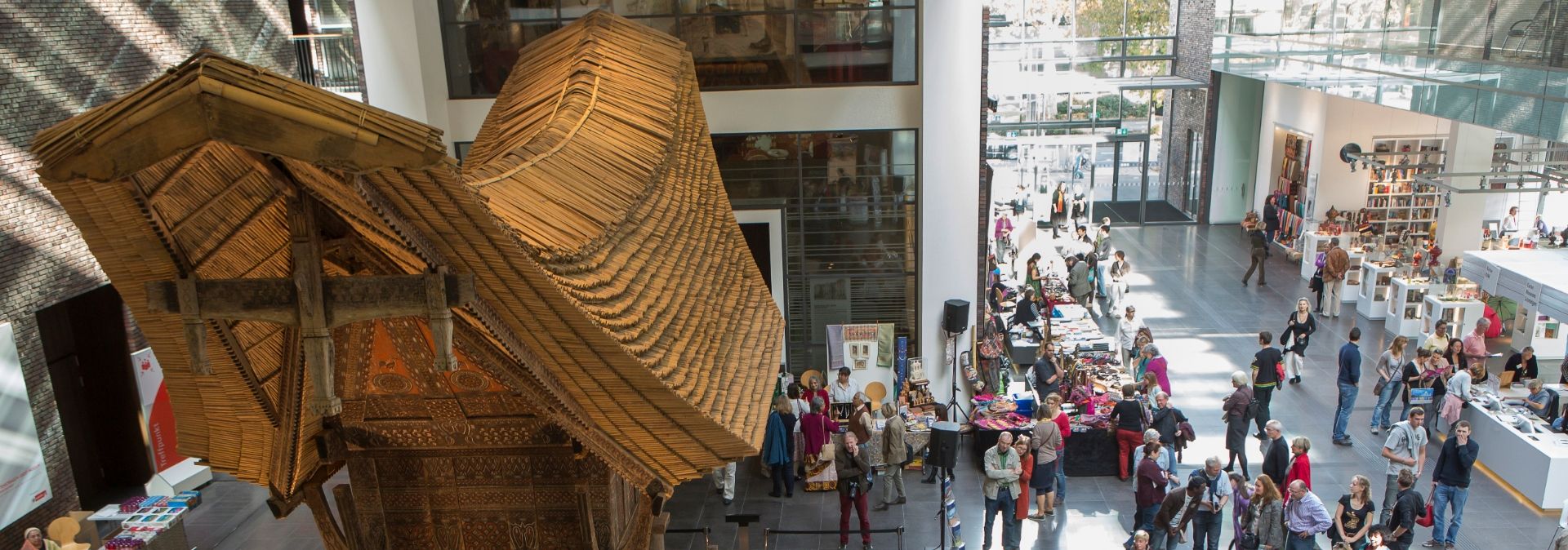 Im Foyer des Rautenstrauch-Joest-Museum können Gäste einen riesigen Reisspeicher bewundern