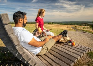 Lorbach EifelSpur Soweit das Auge reicht Sitzbank, © Eifel Tourismus GmbH, Dominik Ketz