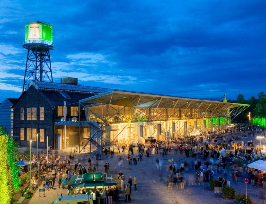 Jahrhunderthalle Bochum bei Nacht