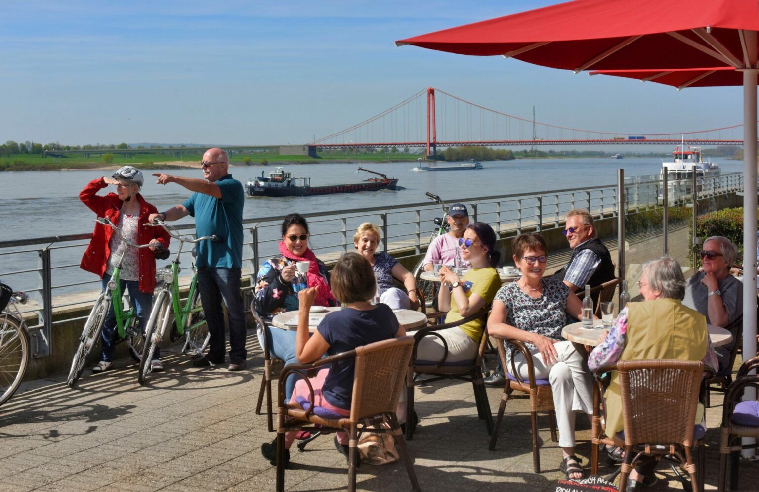 Blick auf Rhein von Rheinpromenade-Emmerich-am-Rhein