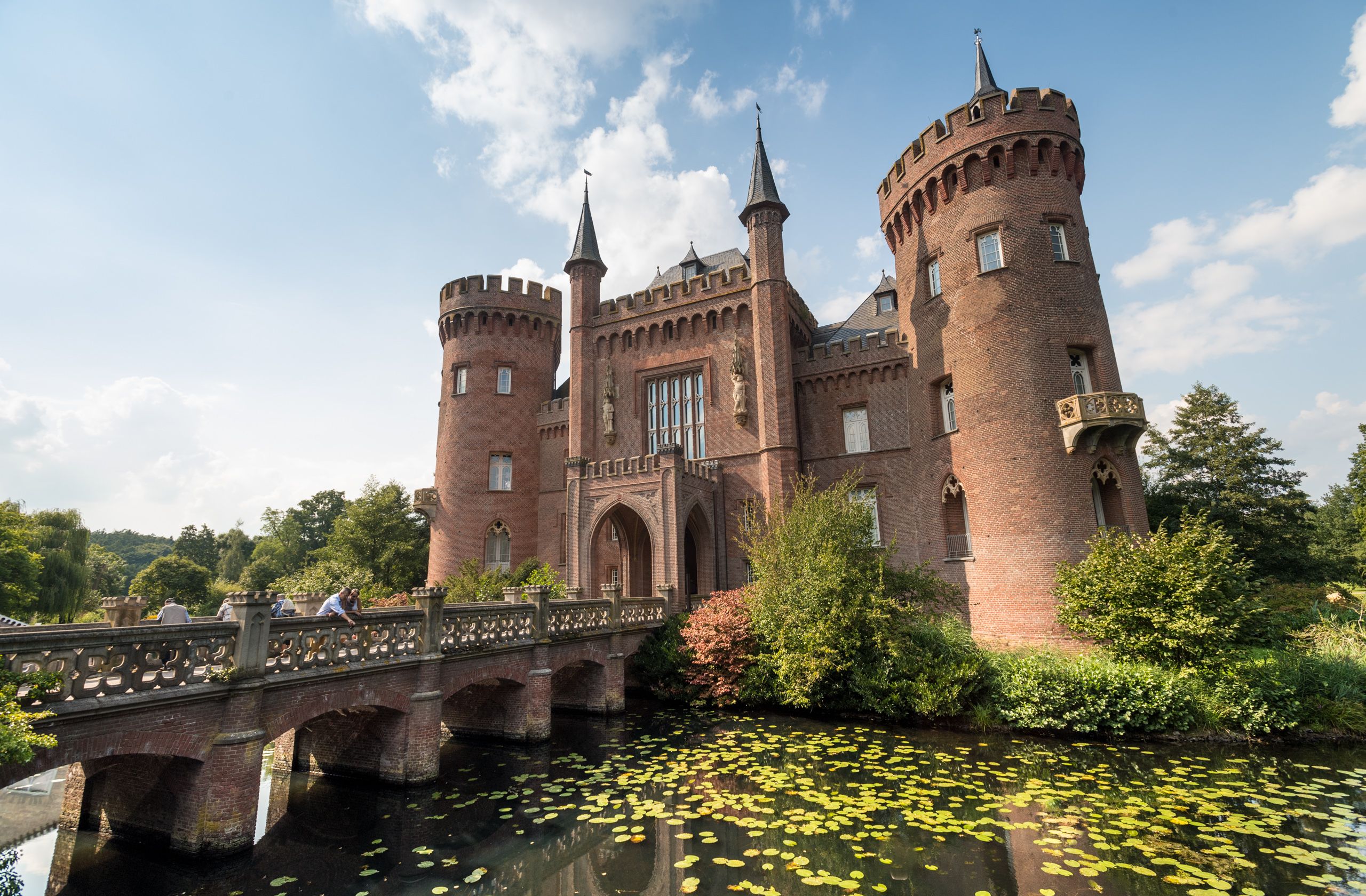 Schloss Moyland am Rheinradweg