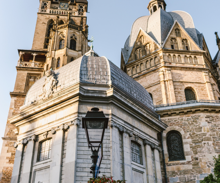 Der Aachener Dom ist ein echter Hingucker, auch vom Münsterplatz aus gesehen, © Hannah Gatzweiler