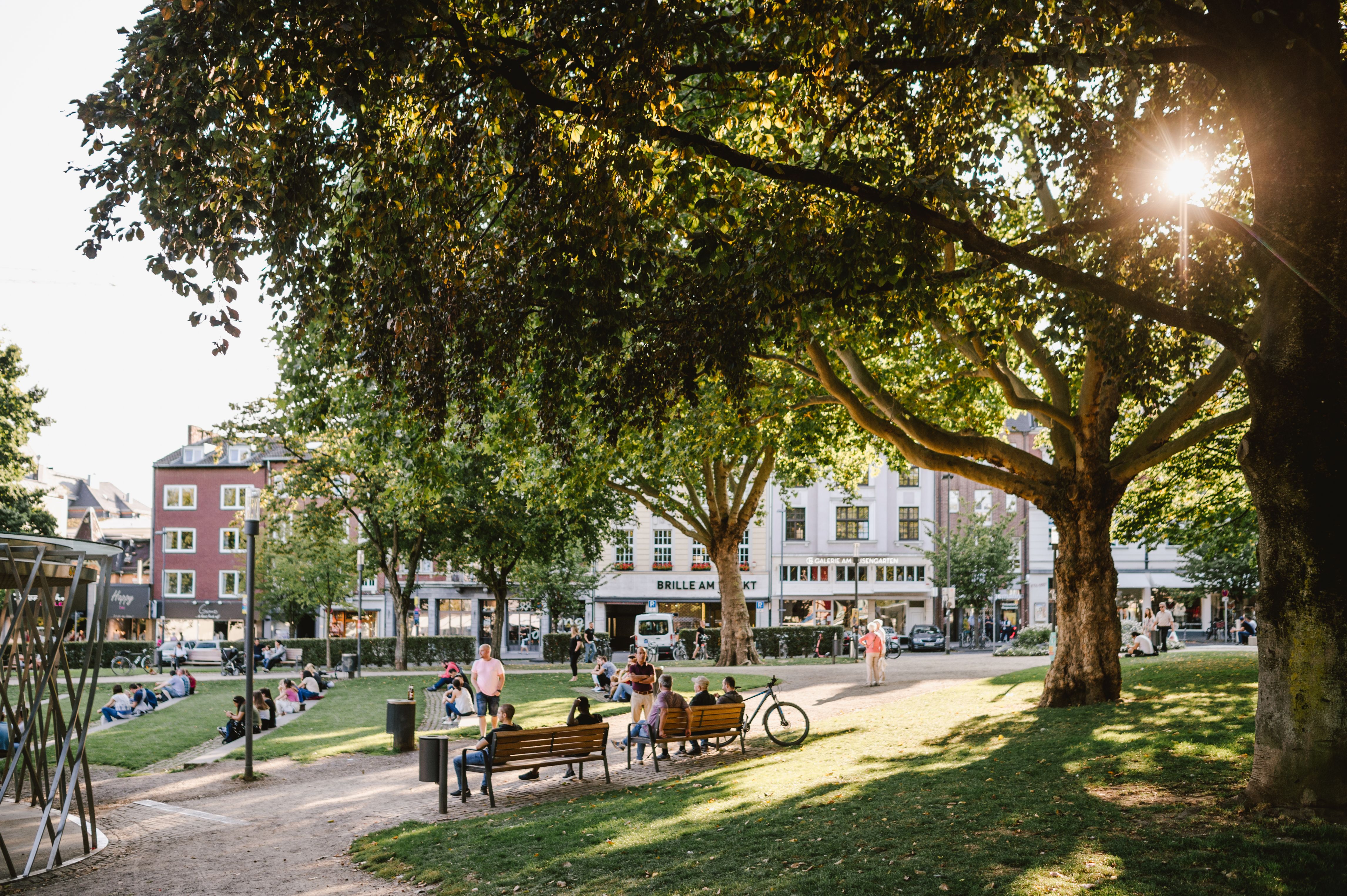 Der Elisengarten kann beim Bummel durch die Aachener City für eine Pause genutzt werden