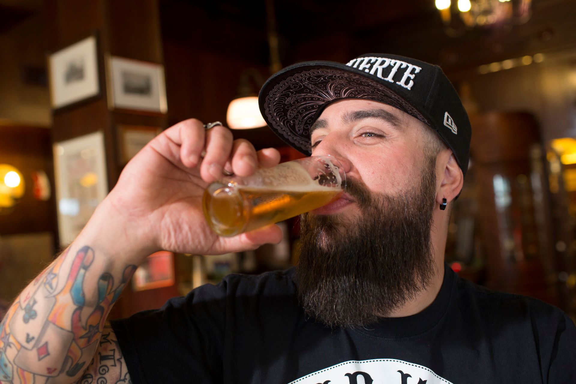 Timo Eckstein mit Kölsch in Köln