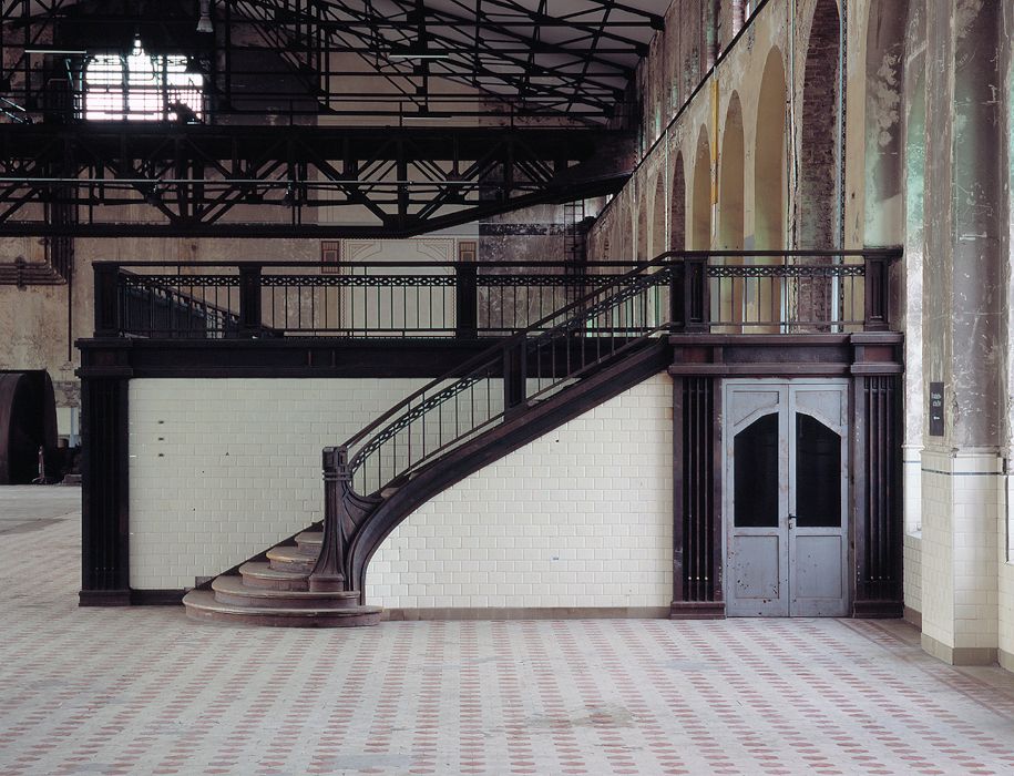 Die Empore im Jugendstil ermöglicht Führungsgästen einen wunderbaren Blick in die Halle