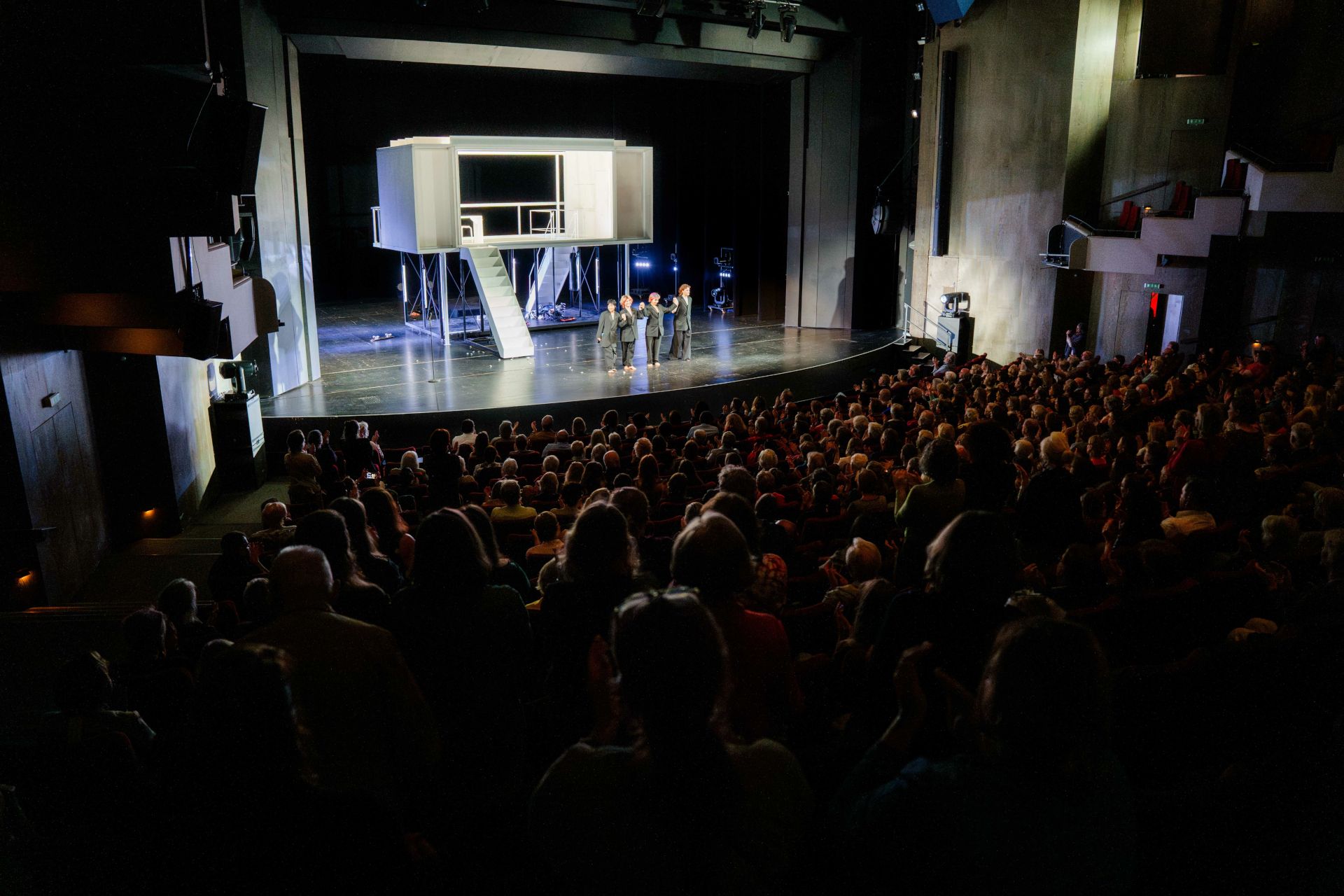 Das Stück "Die Wut, die bleibt" überzeugte im Jahr 2024 das Publikum. Für die Darstellenden gab es Standing Ovations