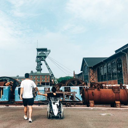 Rollstuhlfahrerin auf Zeche Zollern, © wheeliewanderlust