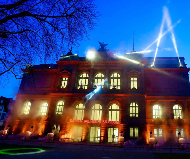Lichtspiele am Kaiser Wilhelm Museum in Krefeld am Abend., © Stadt Krefeld
