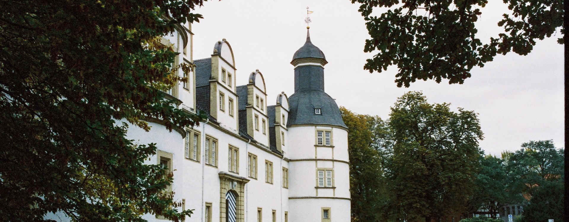 Westlicher Flügel von Schloss Neuhaus, © Johannes Höhn
