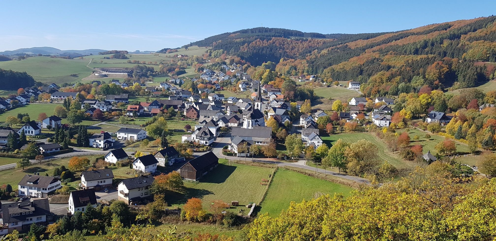 Blick auf ein Tal im Sauerland