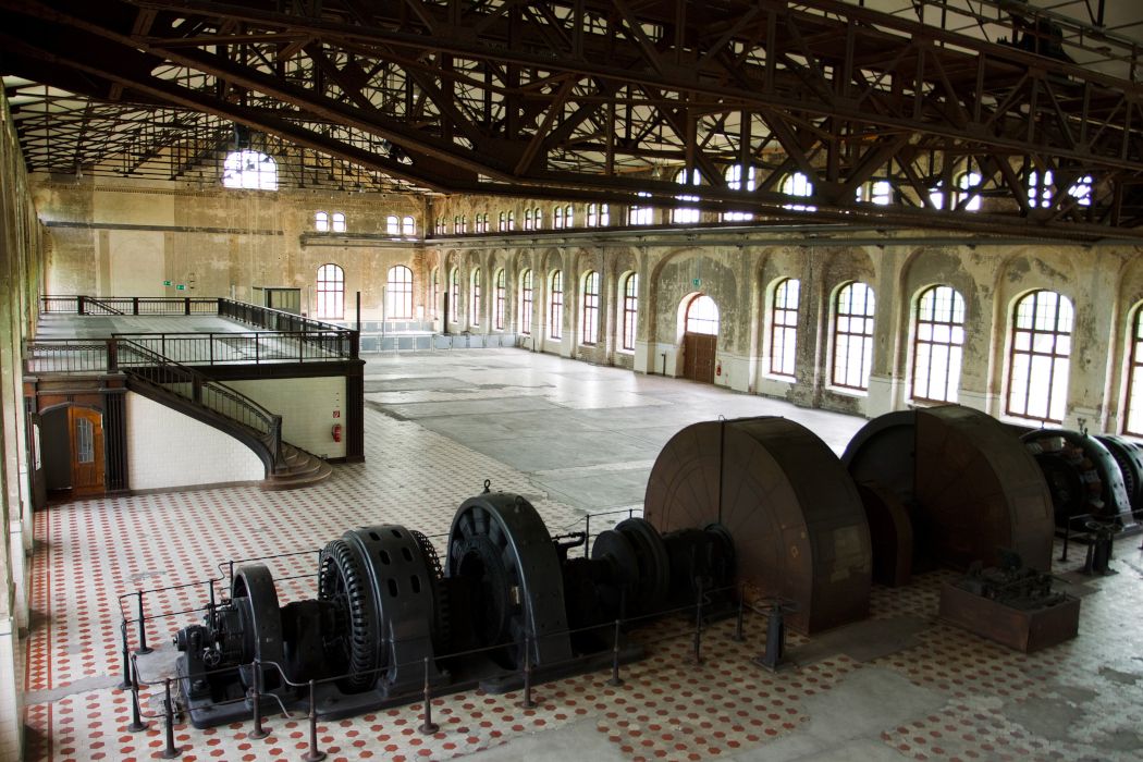 Einst beherbergte die Maschinenhalle als Elektrische Zentrale große Maschinen zur Erzeugung von Strom