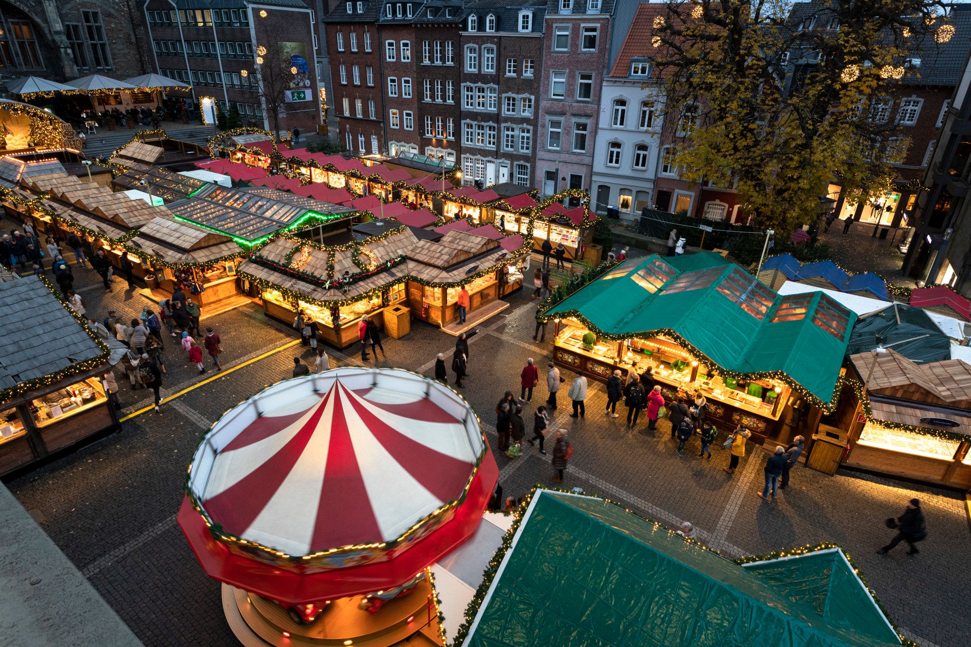 Zelte auf dem Aachener Weihnachtsmarkt