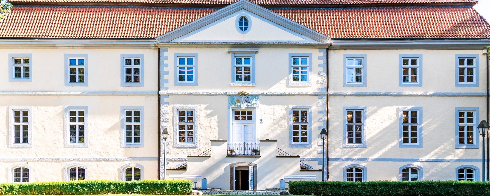 Außenansicht Schloss Ovelgönne, © Kathy Baerg Fotografie | https://kathybaerg-fotografie.de