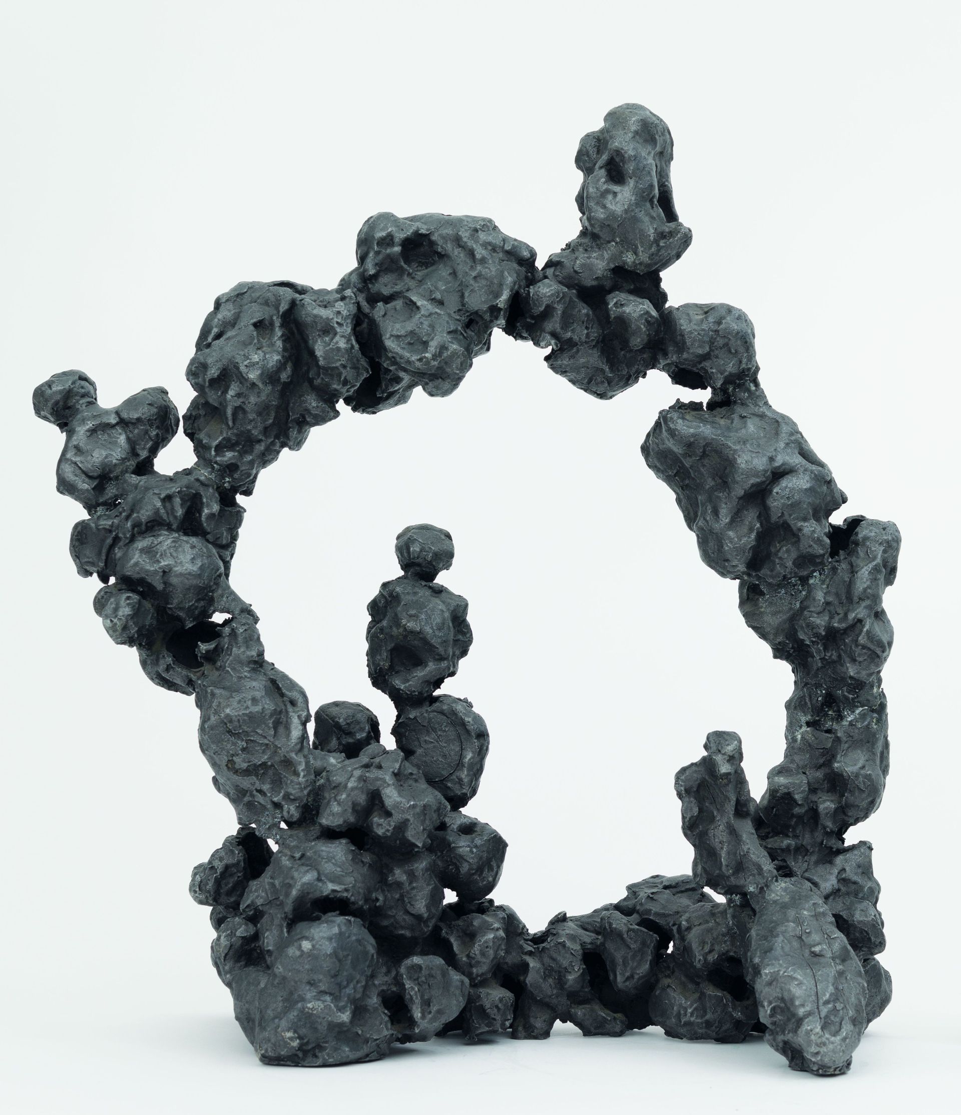 Lucio Fontana,
Scultura spaziale / Räumliche Skulptur, 1947, Bronze, 59 x 50 cm, Fondazione Lucio Fontana, Mailand