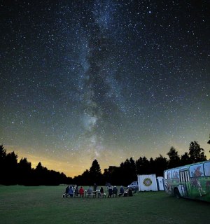 Gruppe unterm Sternenzelt in der Eifel, © Harald Bardenhagen