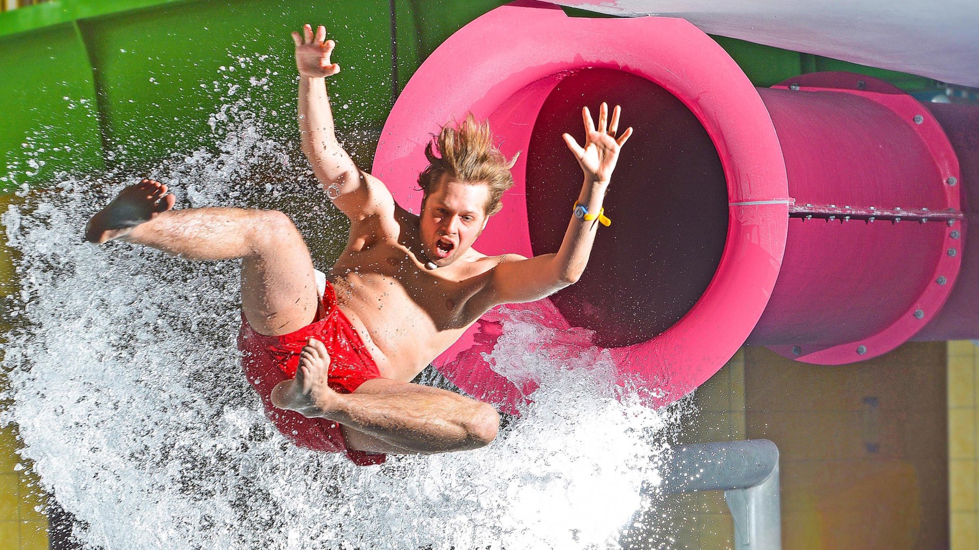 Rutsche &quot;Pink Jump&quot; im AquaMagis Plettenberg, © AquaMagis