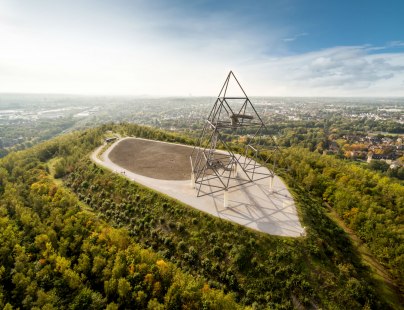 Luftaufnahme vom Tetraeder auf einer Halde in Bottrop, © Dominik Ketz, Tourismus NRW e.V.