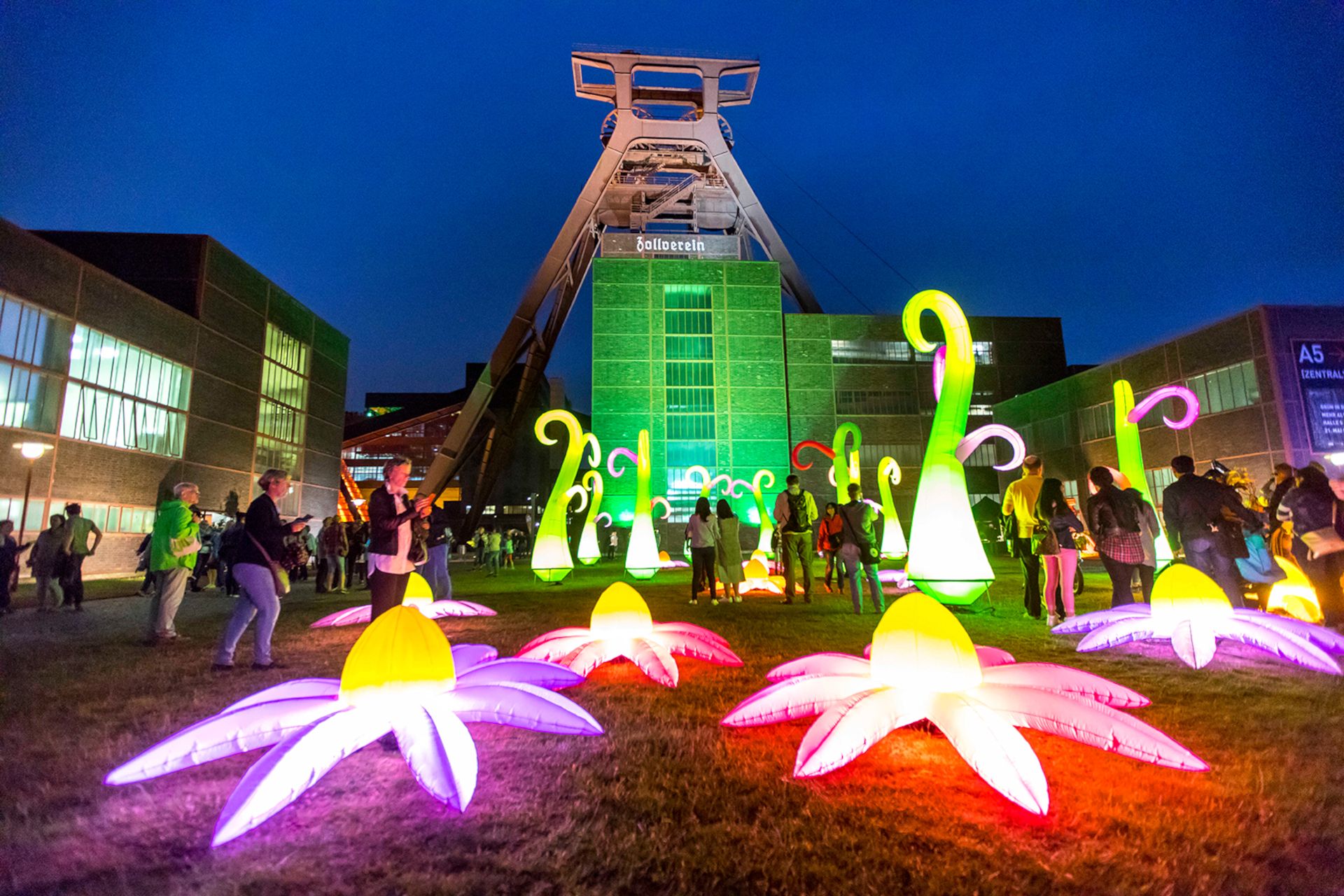 Das UNESCO-Welterbe Zollverein ist als Anlaufpunkt ein Dauerbrenner. Jedes Jahr treffen sich hier Familien und Freundesgruppen, um sich von Kunstschaffenden unterhalten zu lassen